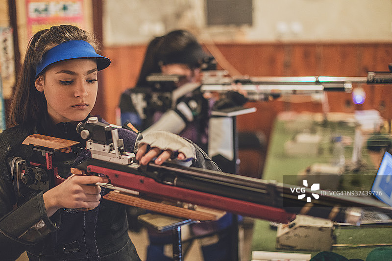 运动步枪射击训练图片素材