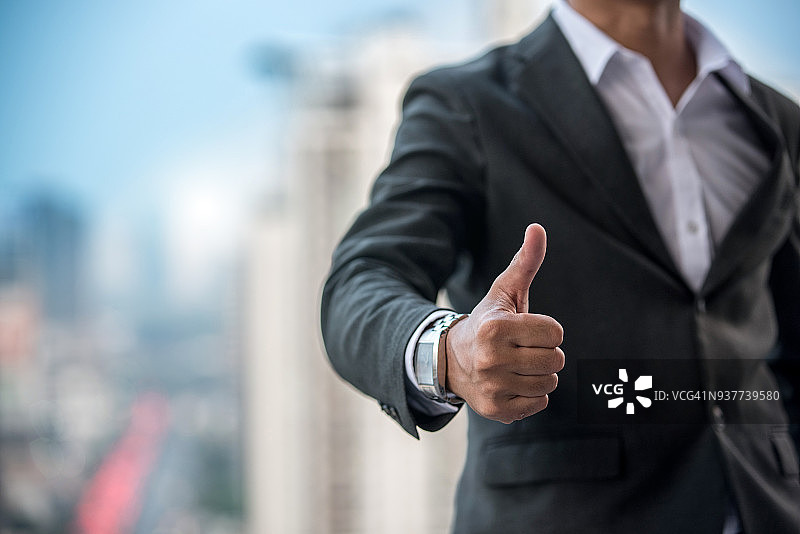 成功的商人做手势图片素材