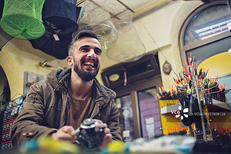 年轻的渔夫图片素材