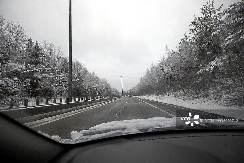 雪地驾驶图片素材