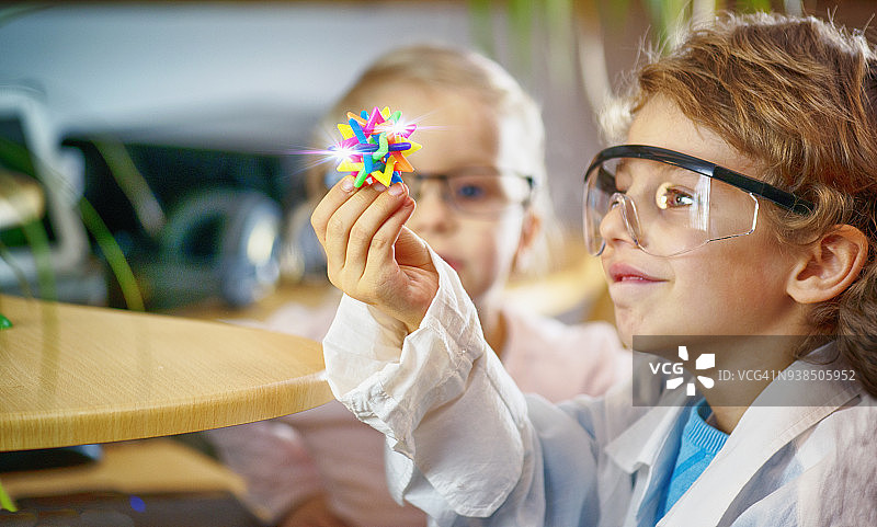 检查奇怪的物体图片素材