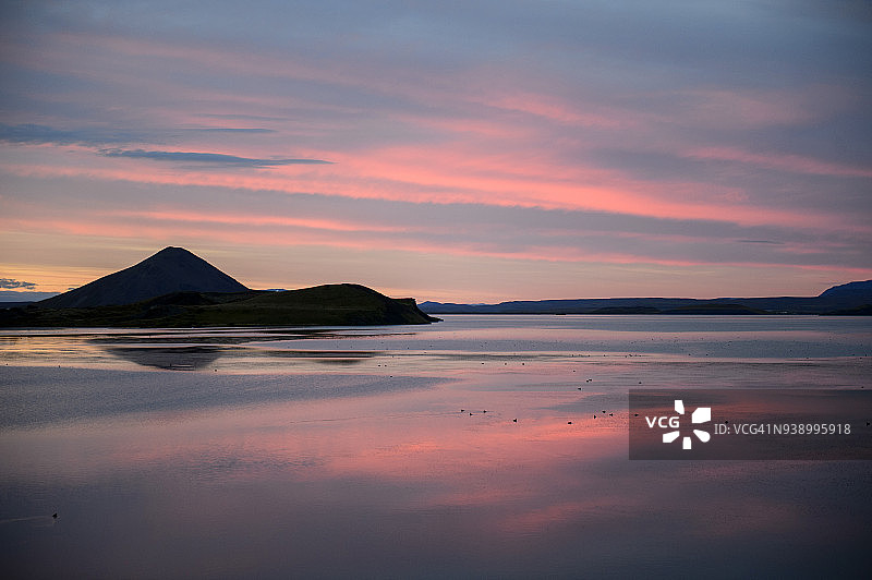 冰岛北部米湖美丽的阳光图片素材