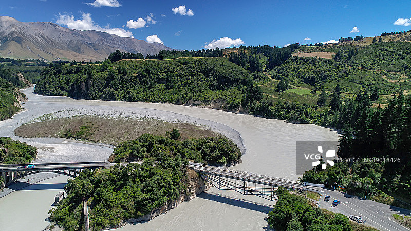 新西兰坎特伯雷拉卡亚峡谷大桥鸟瞰图片素材