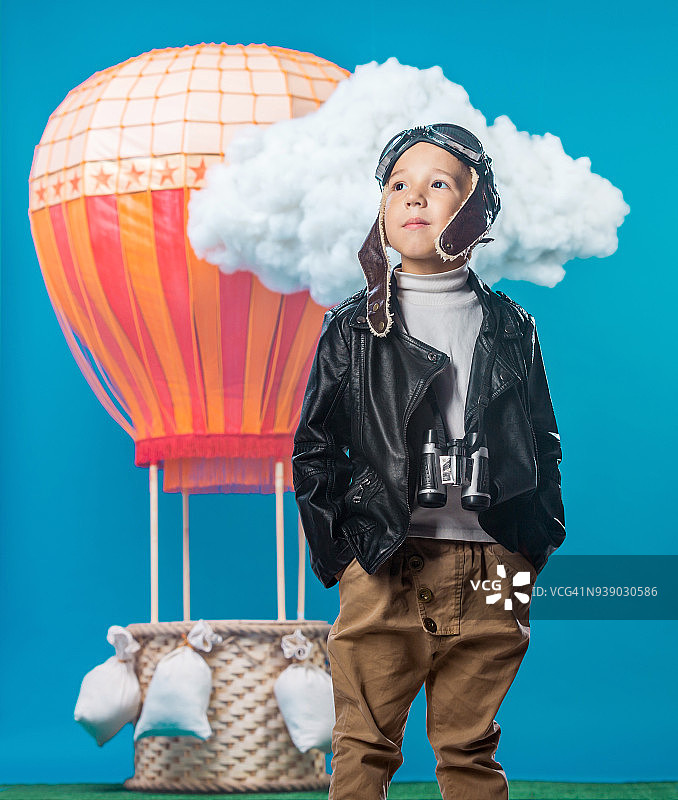 气球飞行员男孩图片素材