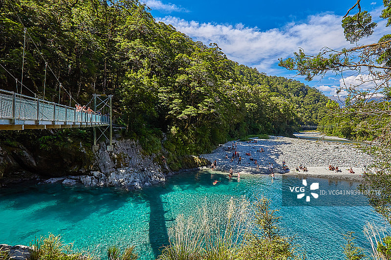 新西兰奥塔哥阿斯帕林山国家公园马卡罗罗河上的蓝色游泳池区域图片素材
