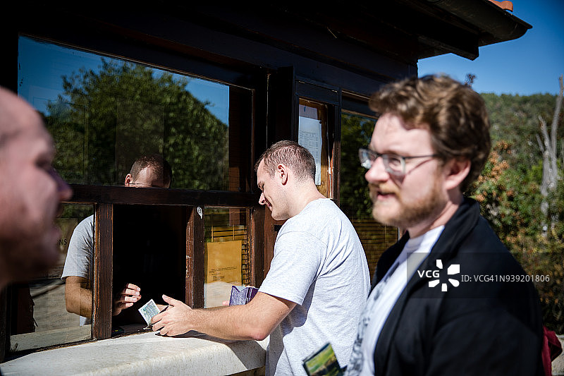 克罗地亚克尔卡国家公园售票处人们的特写图片素材