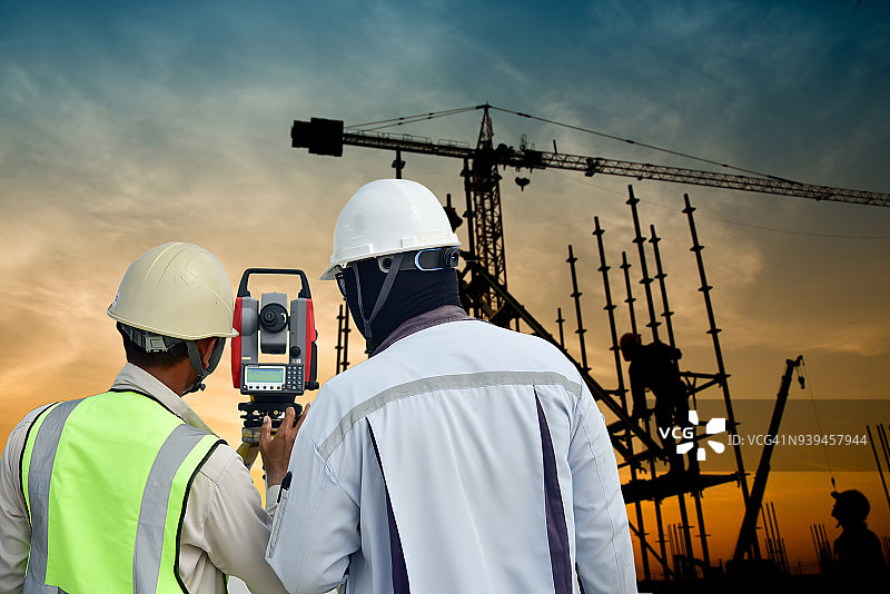 炼油厂航拍：工业区日落云层工业景观图片素材