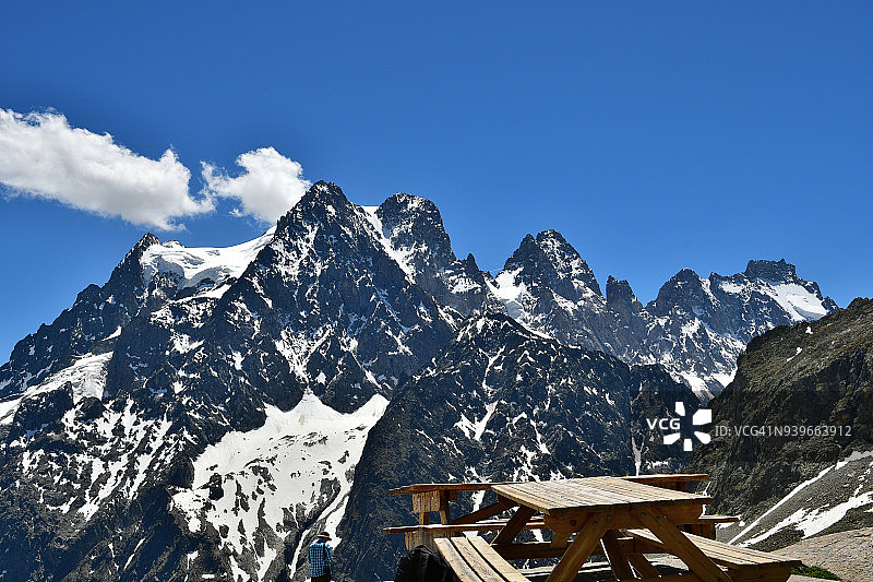 法国阿尔卑斯山埃克兰和佩尔武山脉图片素材
