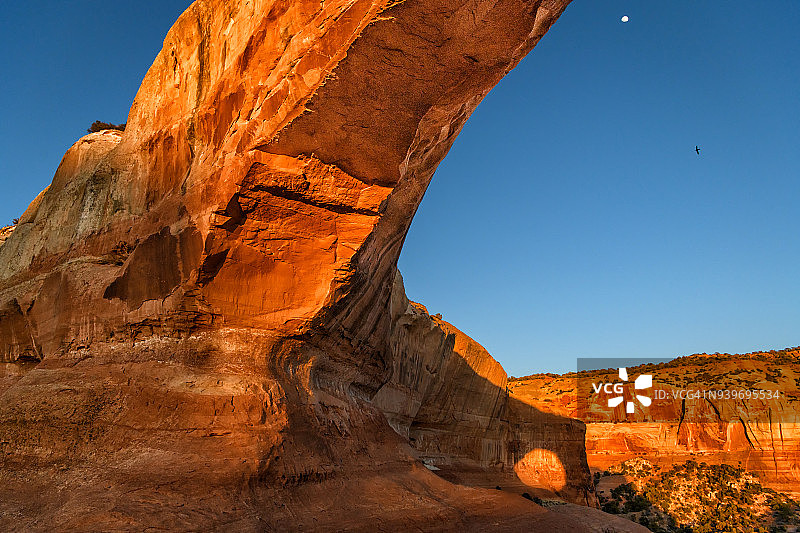 峡谷地国家公园日落时分的威尔逊拱门图片素材