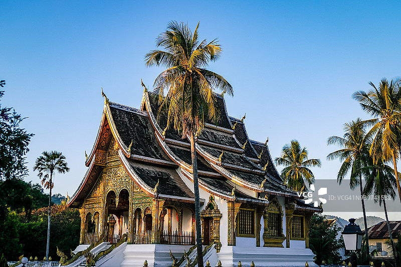 琅勃拉邦市中心寺庙图片素材
