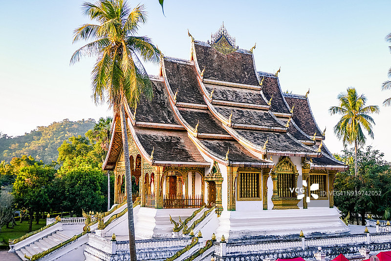 琅勃拉邦市中心寺庙图片素材