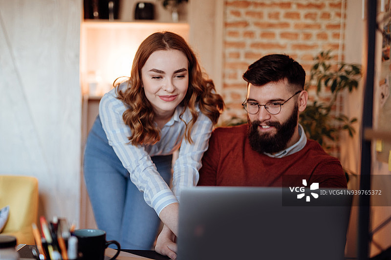 评估收入和支出图片素材