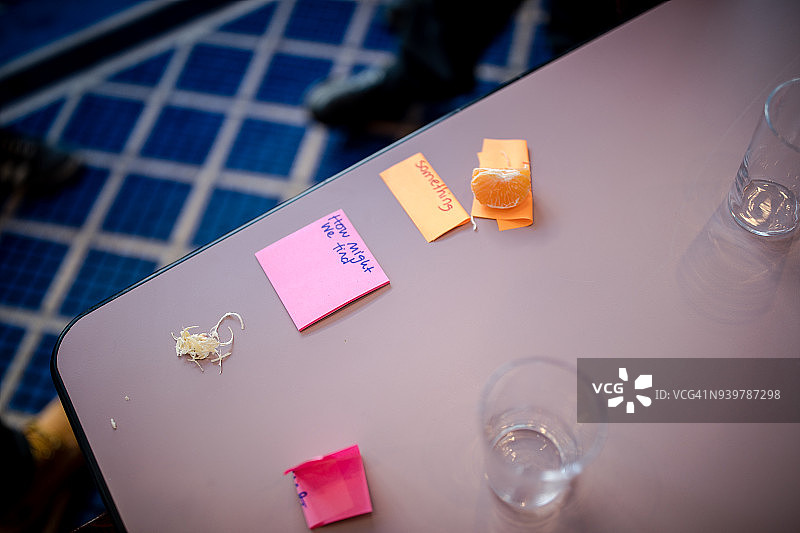 挪威南部办公室冬季凌乱的桌子图片素材