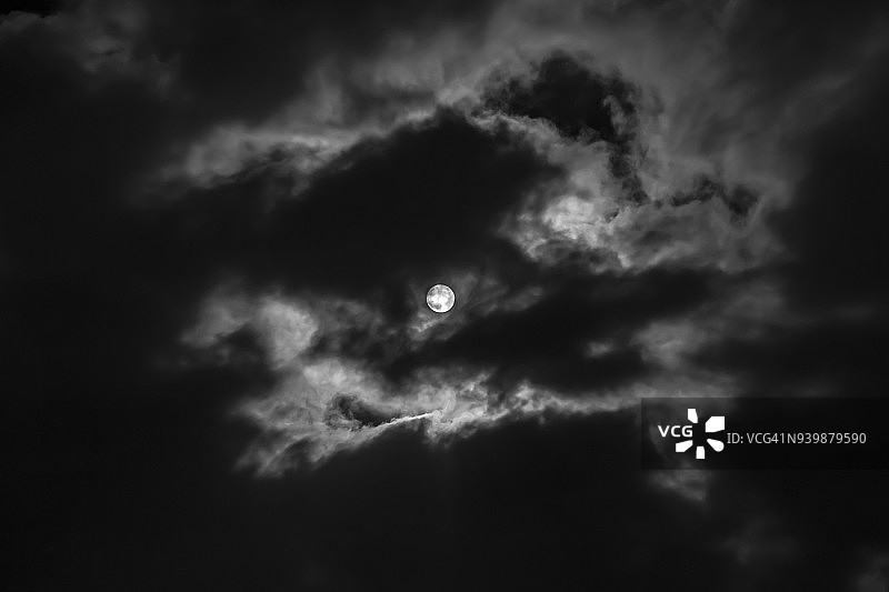 悲伤之月图片素材