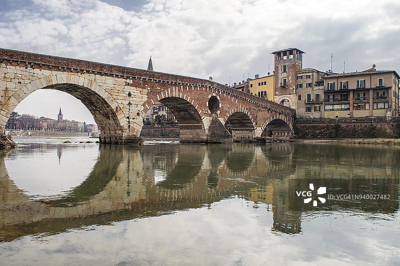 意大利维罗纳的彼得拉桥图片素材