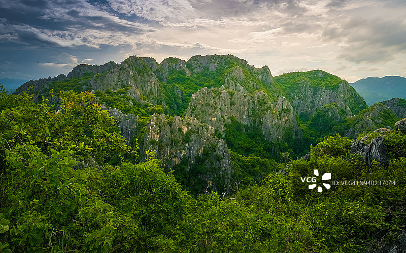 石灰岩山图片素材