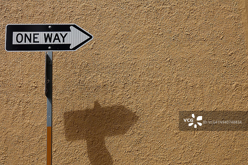 单向交通标志图片素材