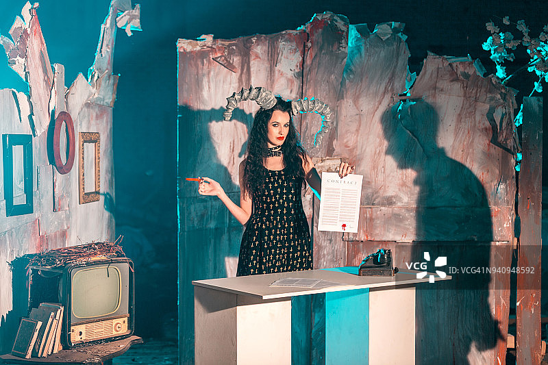 人类灵魂被召唤来履行与魔鬼的契约图片素材