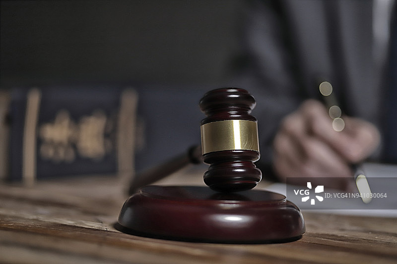 律师书写文件图片素材