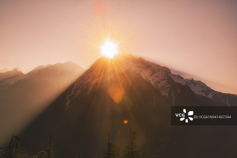 魔法光芒图片素材