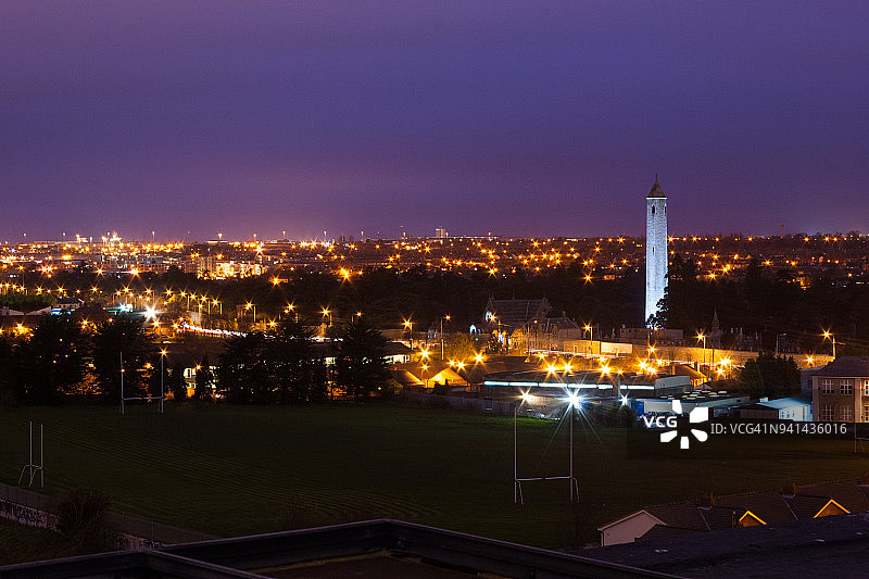 爱尔兰都柏林城市夜景天际线图片素材