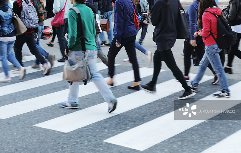 繁忙的斑马线图片素材