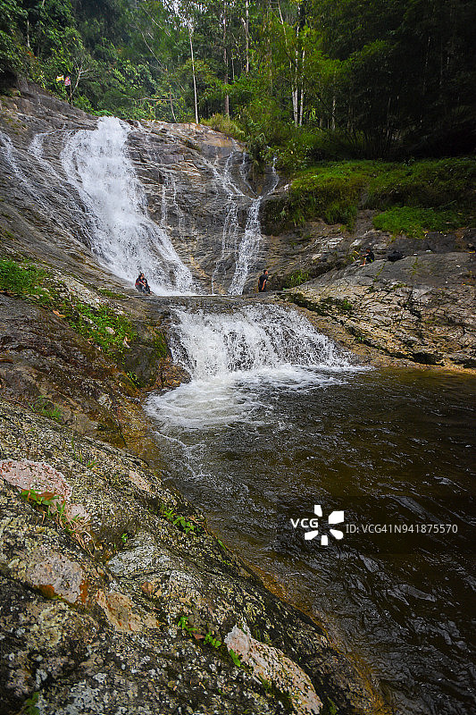拉塔伊斯坎达尔瀑布，位于从打巴到金马仑高原的干道旁图片素材