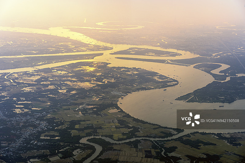 越南胡志明市西贡河航拍图片素材