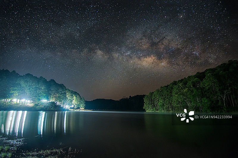 泰国夜空中的银河图片素材