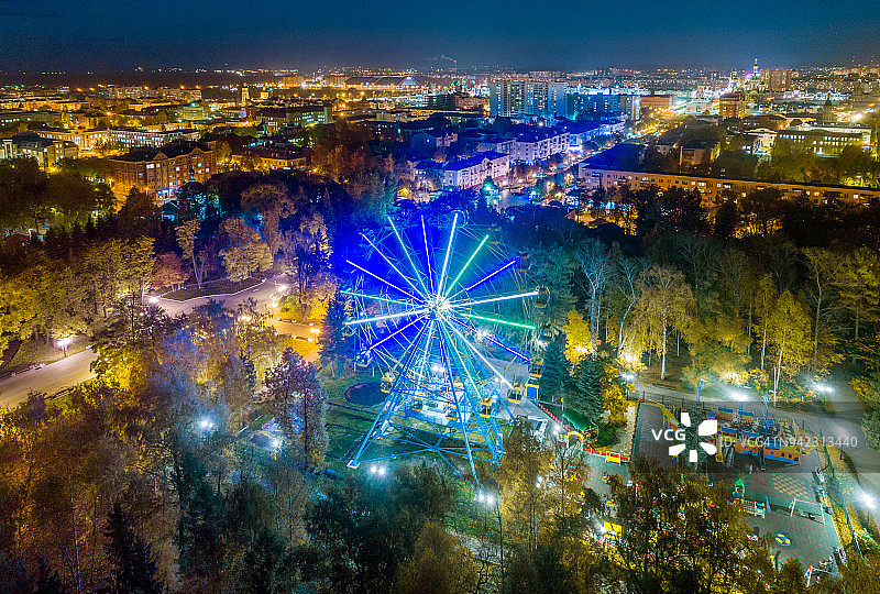 夜间摩天轮图片素材