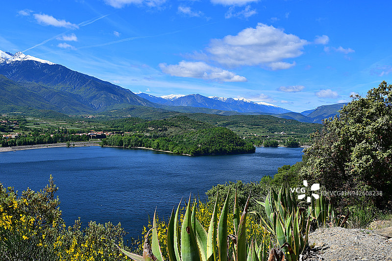 比利牛斯山和卡尼古山之间的万萨湖图片素材