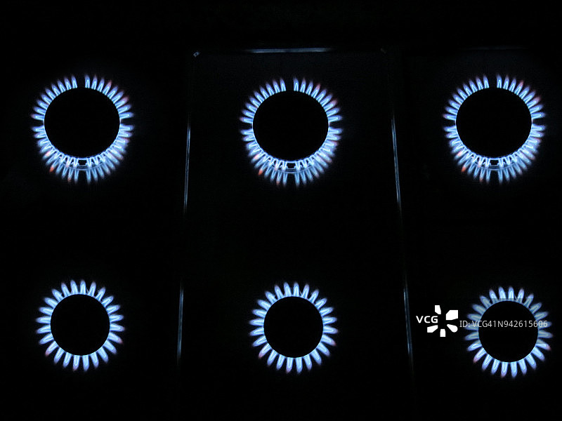 厨房里的燃气火焰图片素材