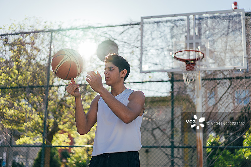 街球运动员展示球技图片素材