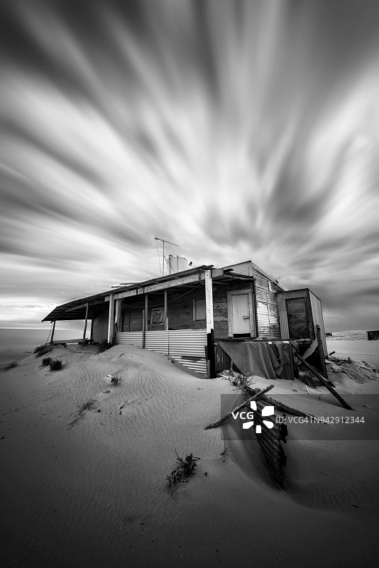 日落时斯托克顿海滩的锡城，斯蒂芬斯港，安娜湾，澳大利亚图片素材