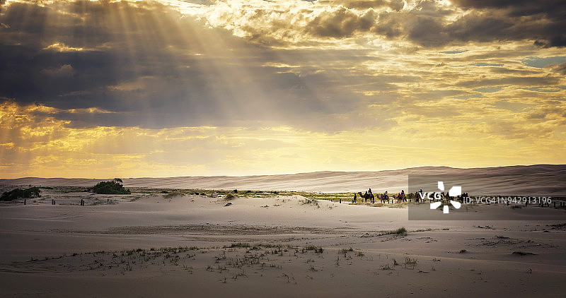 日落前的斯托克顿海滩。斯蒂芬斯港。安娜湾。澳大利亚。图片素材