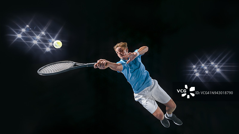 男人打网球图片素材