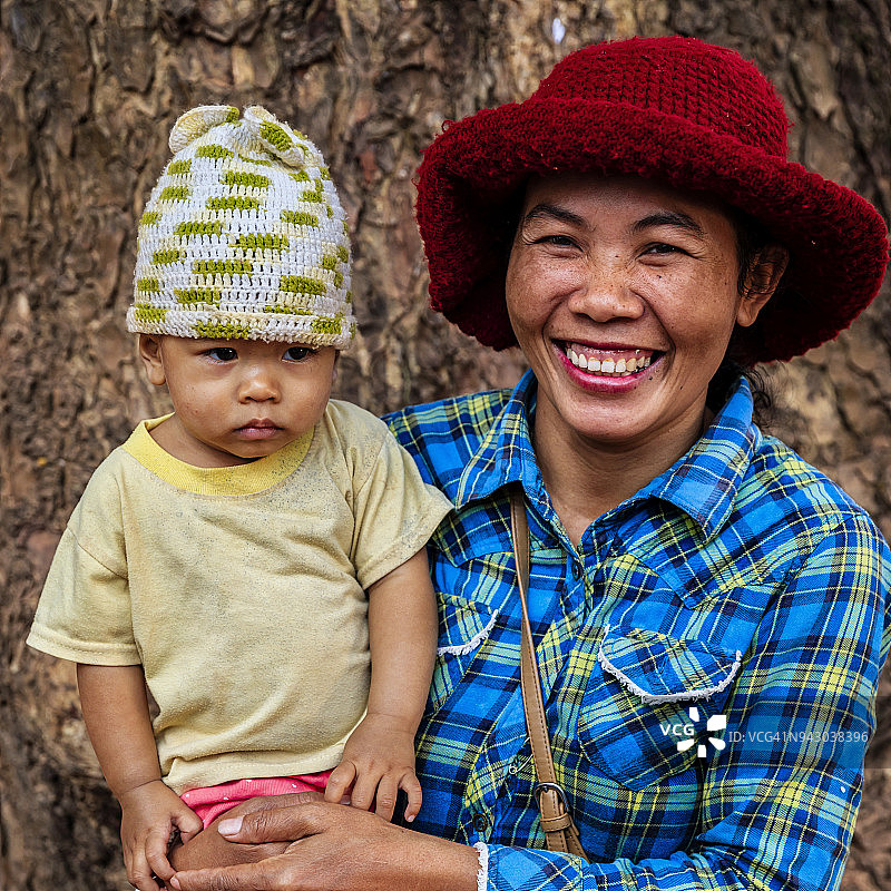 柬埔寨母亲和她的孩子图片素材