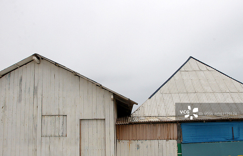 沙滩上的白色房子图片素材