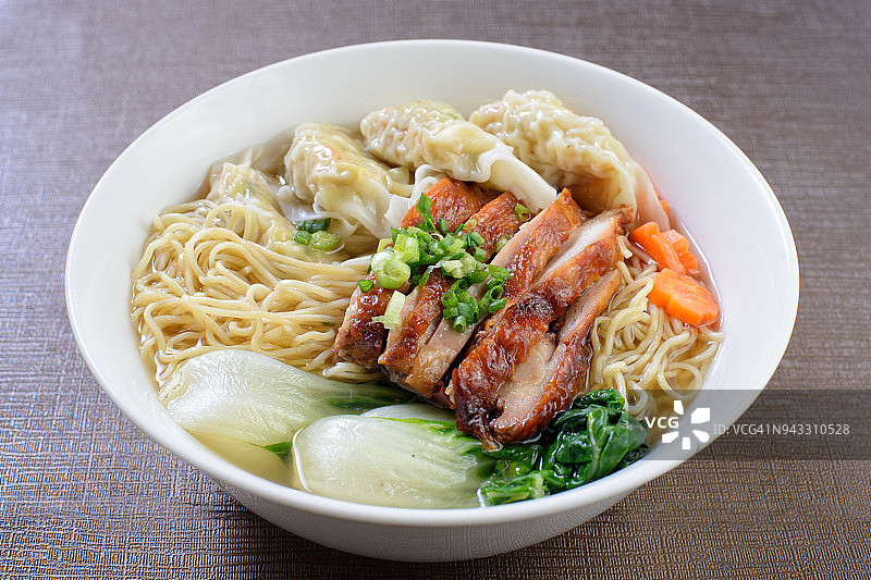 鸡汤云吞面图片素材