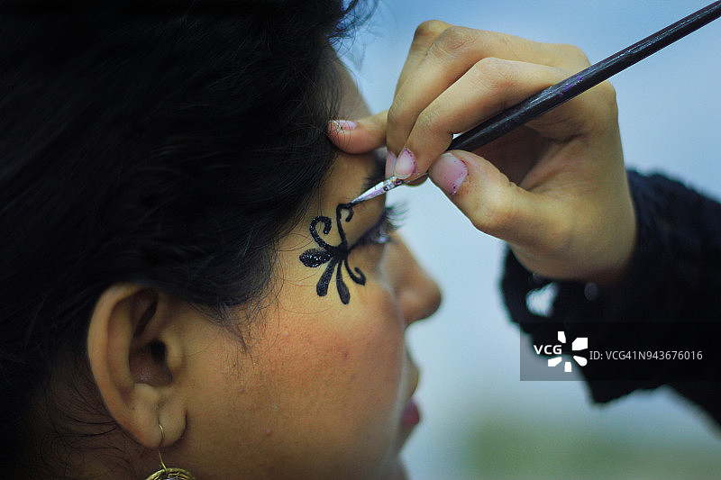 中东风格的化妆和纹身图片素材