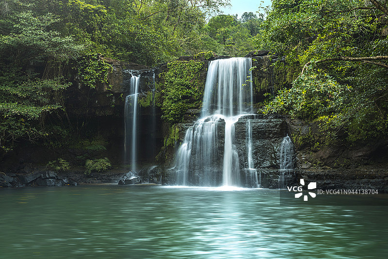 阁骨岛空昭瀑布图片素材
