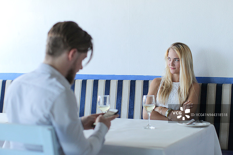 约会时发短信图片素材