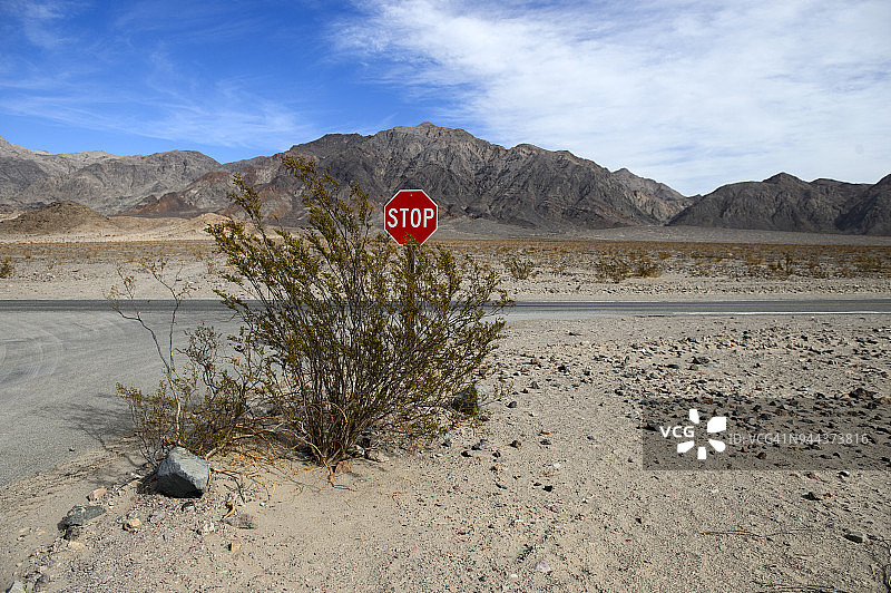 美国加利福尼亚州178号历史公路上的停止标志，靠近阿什福德磨坊遗址图片素材