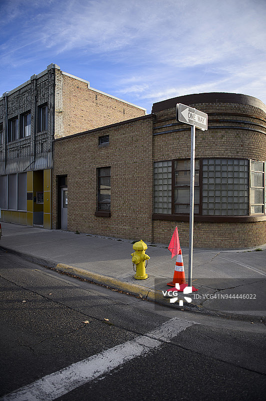 美国爱达荷州爱达荷福尔斯市的单行道标志和消防栓图片素材