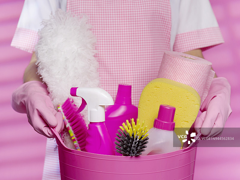 为春季大扫除做准备的清洁工图片素材