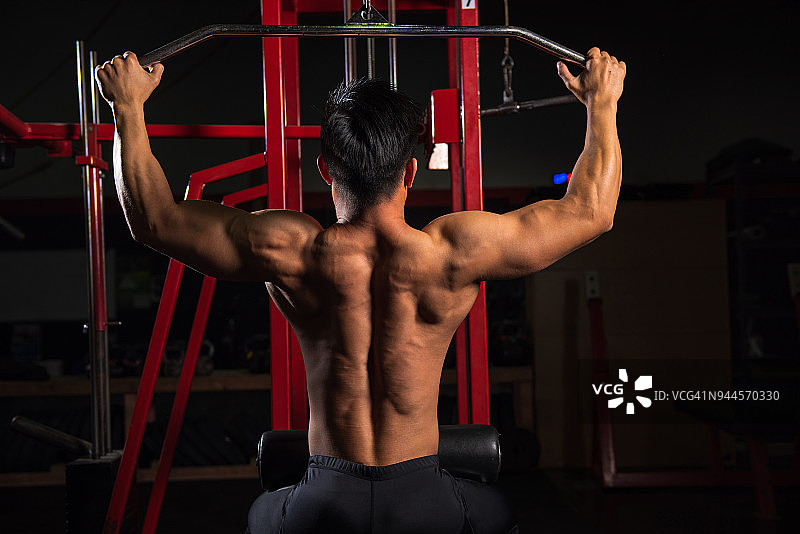 一个健美运动员的肖像图片素材