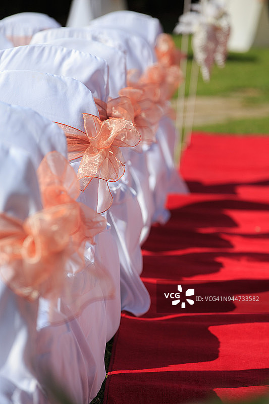 紫色婚礼椅装饰图片素材