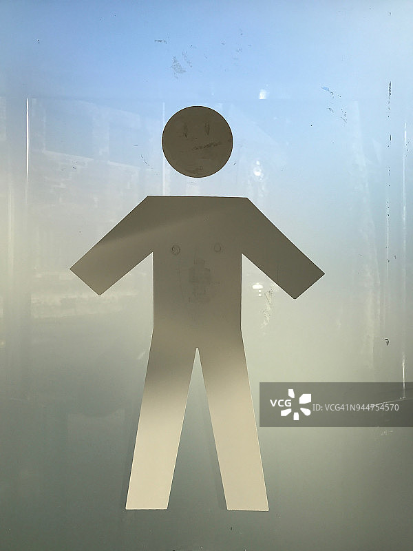 磨砂玻璃门上的男性符号图片素材