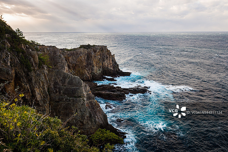 日本白滨海岸三段壁悬崖的海景图片素材