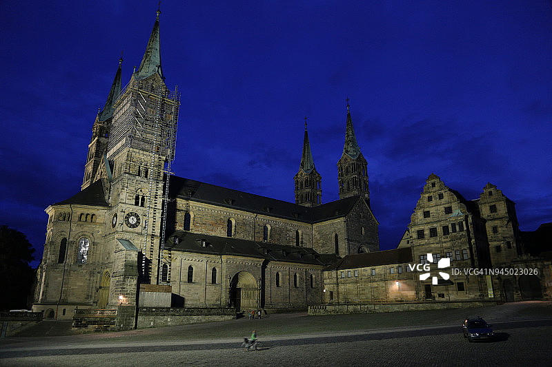 黄昏时分的大教堂图片素材